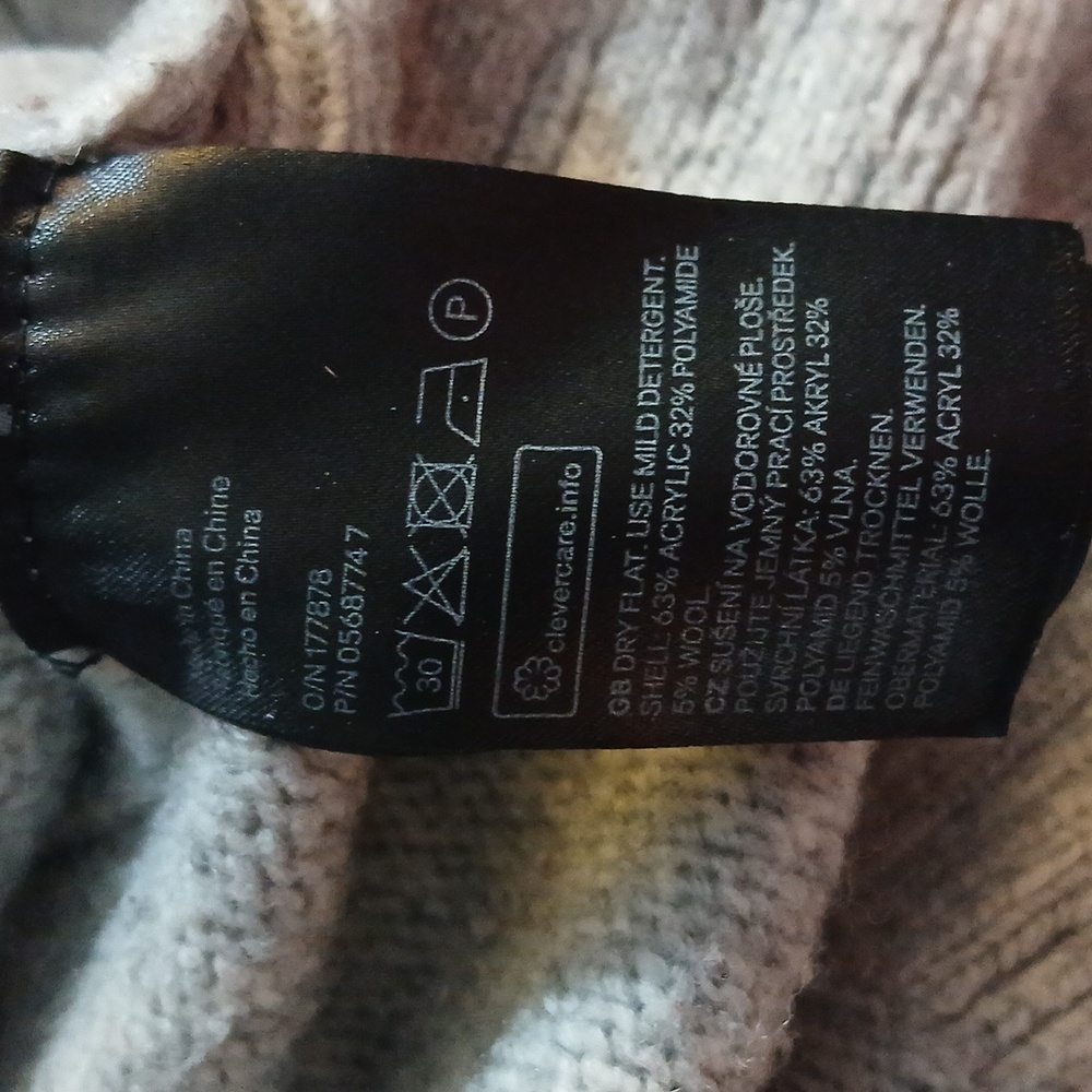 H&M Oversized Sweater - Picture 7 of 7